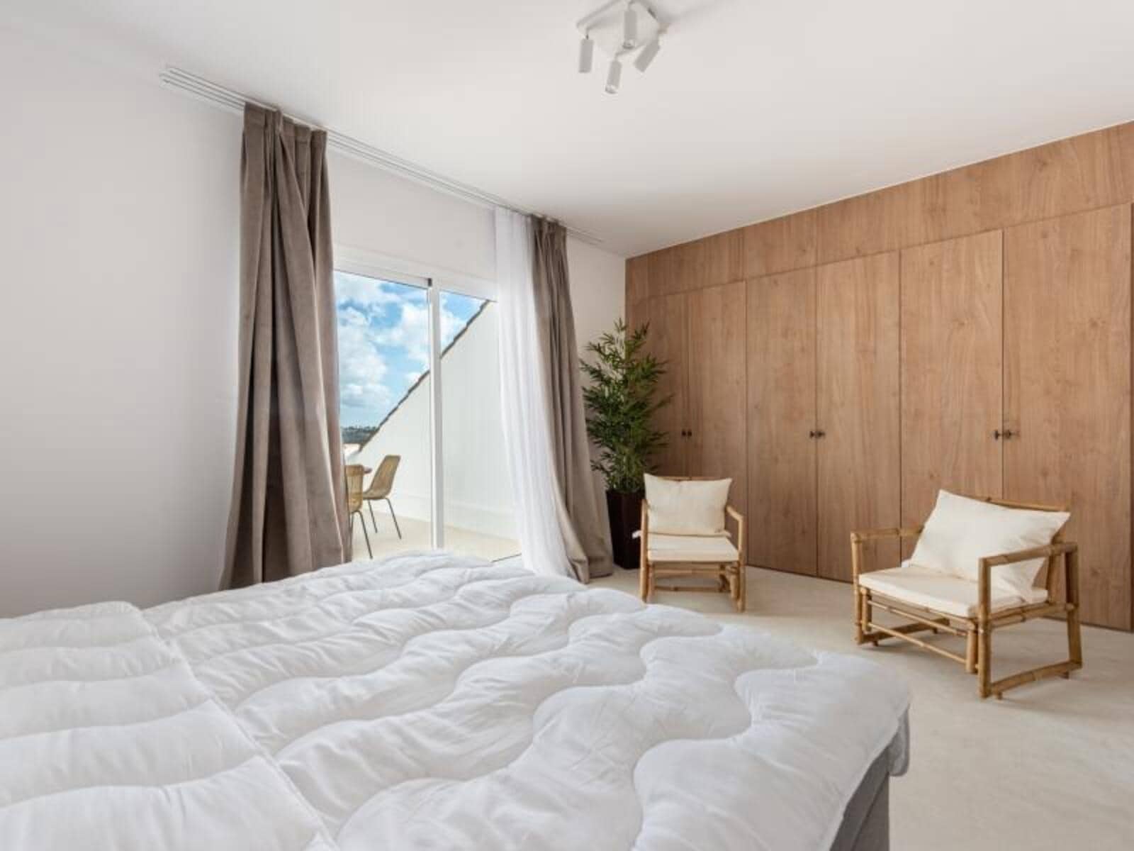 3 soverom Hus til salgs i Nueva Andalucia med svømmebasseng garasje - € 669 000 (Ref: 8676060)