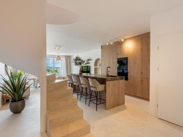 Casa de 3 habitaciones en Nueva Andalucia, Marbella en venta con piscina garaje - 669.000 € (Ref: 8676060)