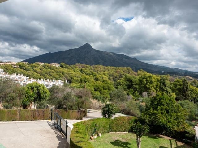 Casa de 3 habitaciones en Nueva Andalucia, Marbella en venta con piscina garaje - 669.000 € (Ref: 8676060)