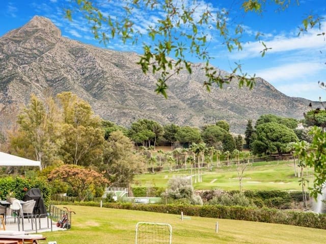 2 makuuhuone Kattohuoneisto myytävänä paikassa Aloha Golf, Marbella mukana uima-altaan 
autotalli - 380 000 € (Ref: 8678005)