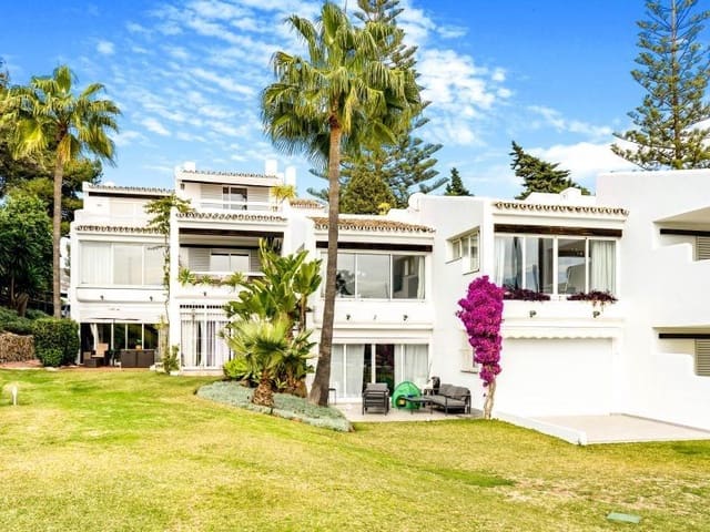 2 makuuhuone Kattohuoneisto myytävänä paikassa Aloha Golf, Marbella mukana uima-altaan 
autotalli - 380 000 € (Ref: 8678005)