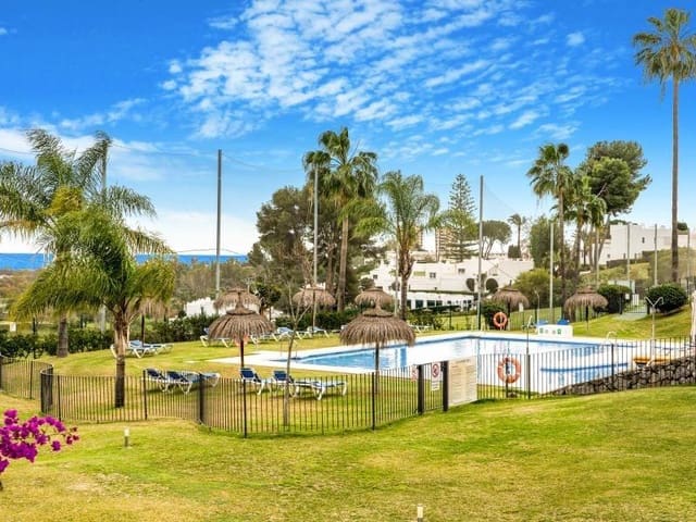 2 makuuhuone Kattohuoneisto myytävänä paikassa Aloha Golf, Marbella mukana uima-altaan 
autotalli - 380 000 € (Ref: 8678005)