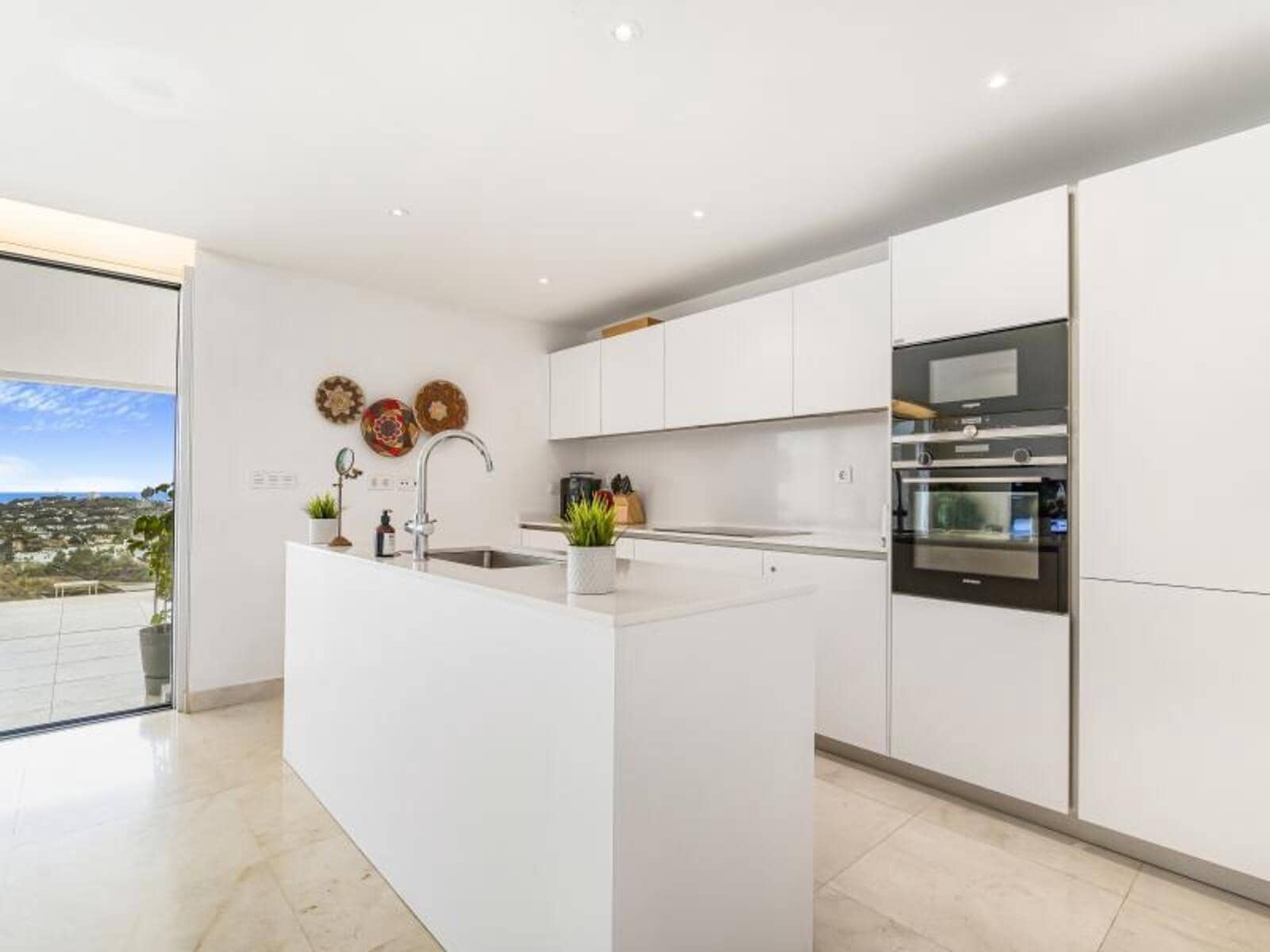 2 soveværelse Lejlighed til salg i Nueva Andalucia med swimmingpool garage - € 850.000 (Ref: 8682486)