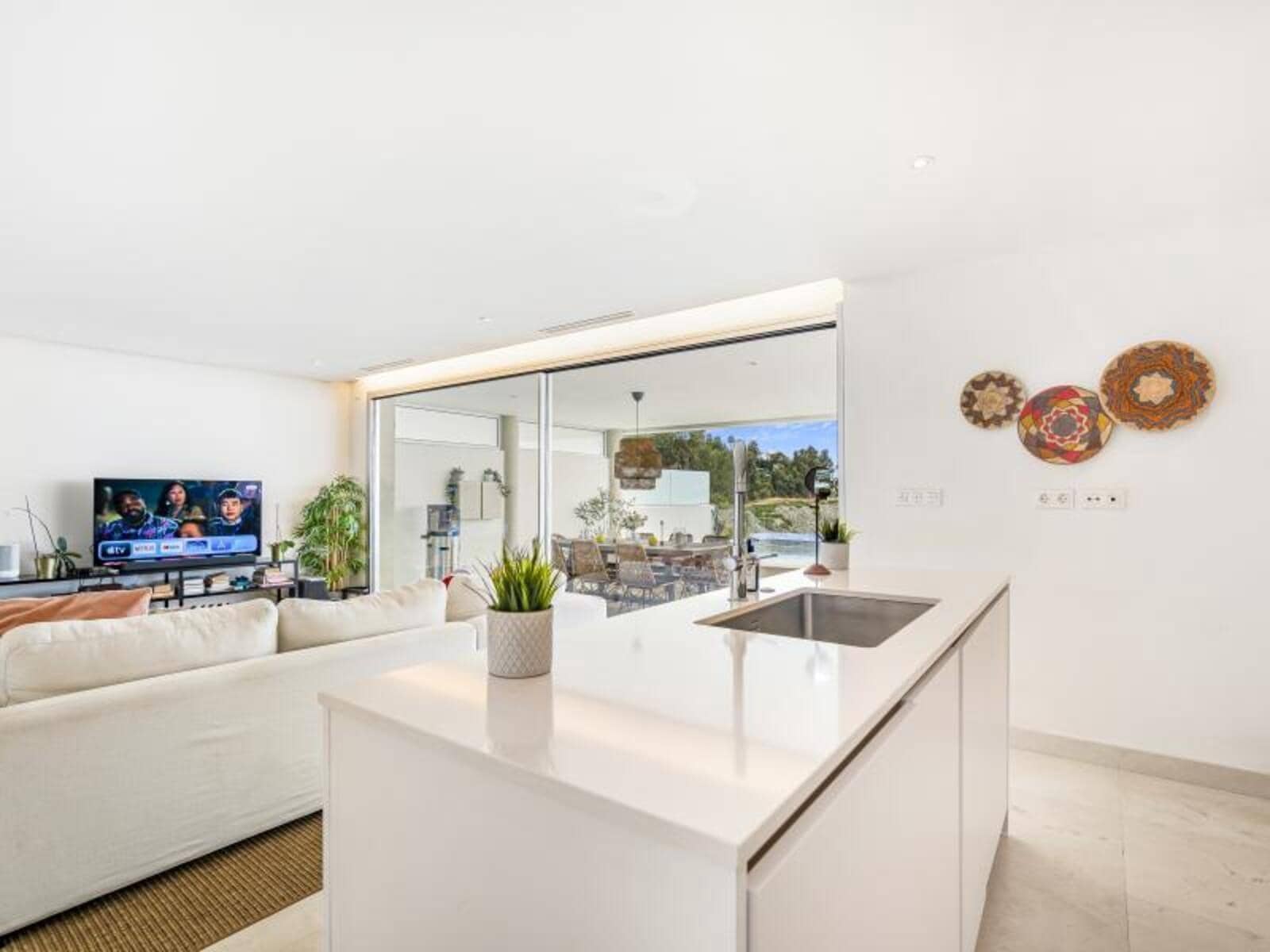 2 soveværelse Lejlighed til salg i Nueva Andalucia med swimmingpool garage - € 850.000 (Ref: 8682486)