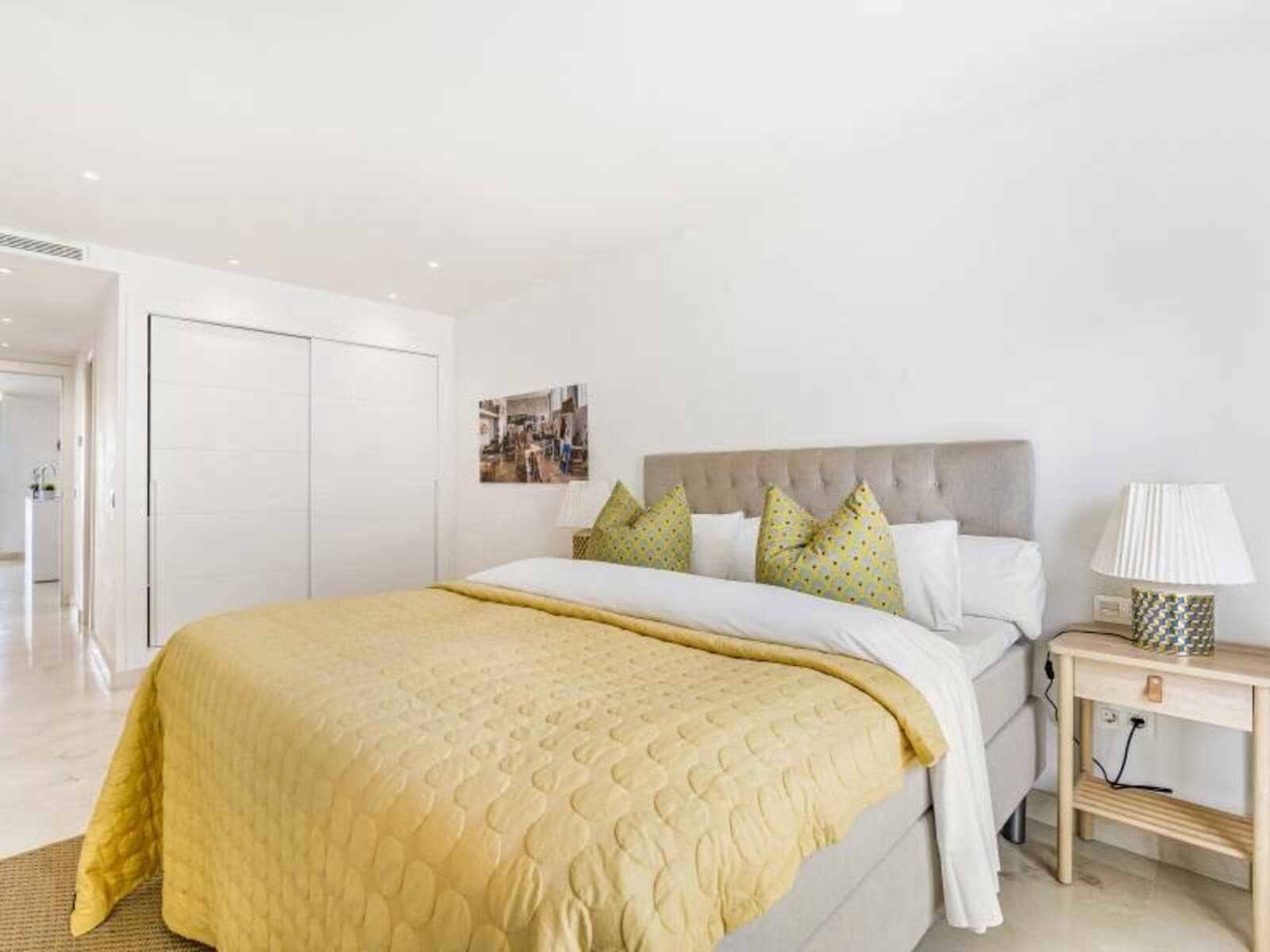 2 soveværelse Lejlighed til salg i Nueva Andalucia med swimmingpool garage - € 850.000 (Ref: 8682486)