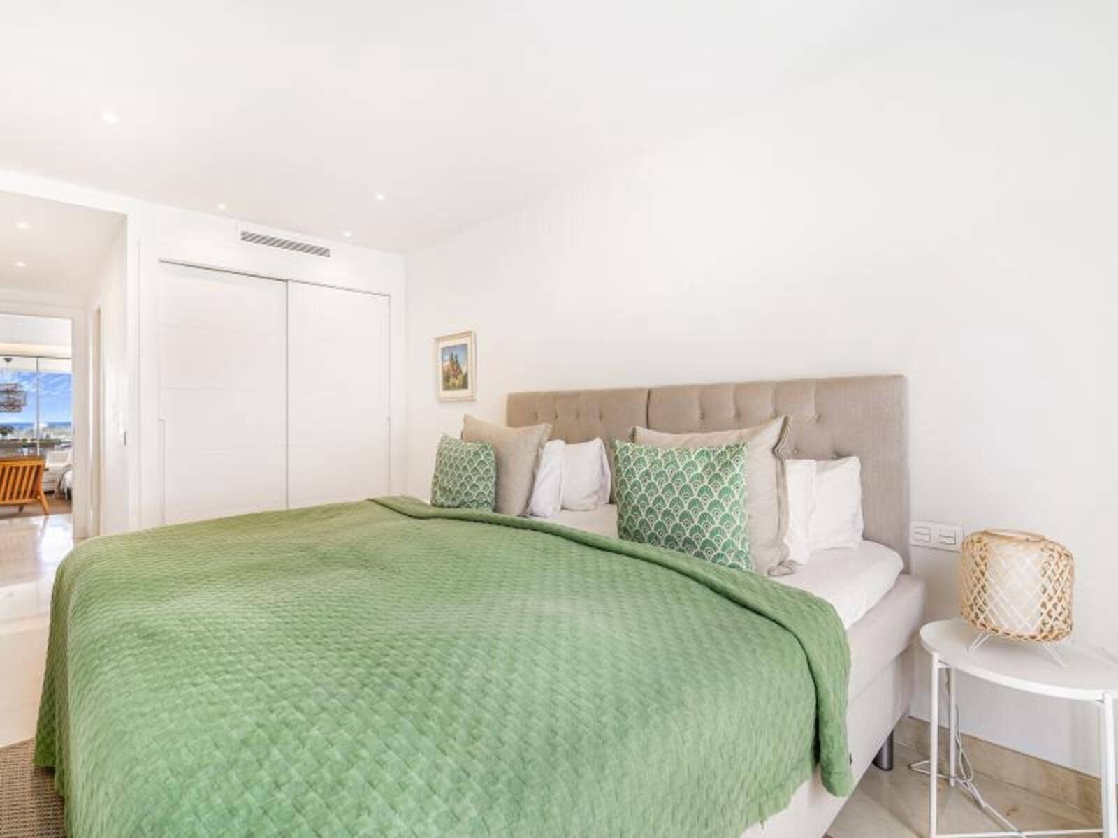 2 soveværelse Lejlighed til salg i Nueva Andalucia med swimmingpool garage - € 850.000 (Ref: 8682486)