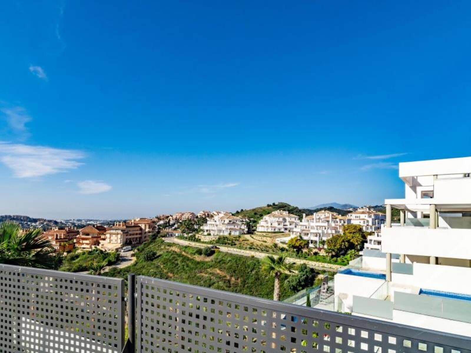 2 soveværelse Lejlighed til salg i Nueva Andalucia med swimmingpool garage - € 850.000 (Ref: 8682486)