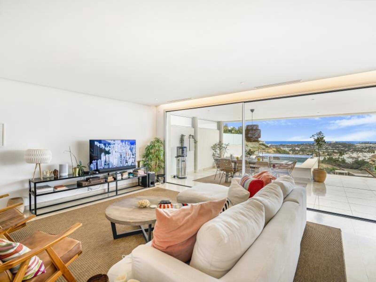 2 soveværelse Lejlighed til salg i Nueva Andalucia med swimmingpool garage - € 850.000 (Ref: 8682486)