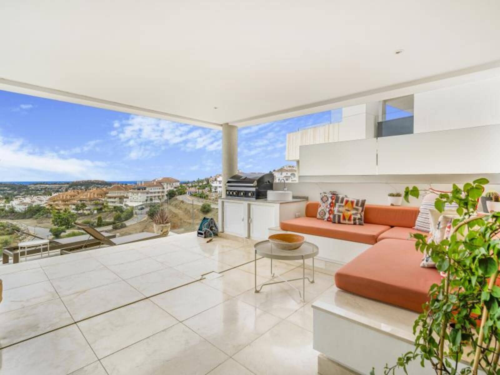 2 soveværelse Lejlighed til salg i Nueva Andalucia med swimmingpool garage - € 850.000 (Ref: 8682486)