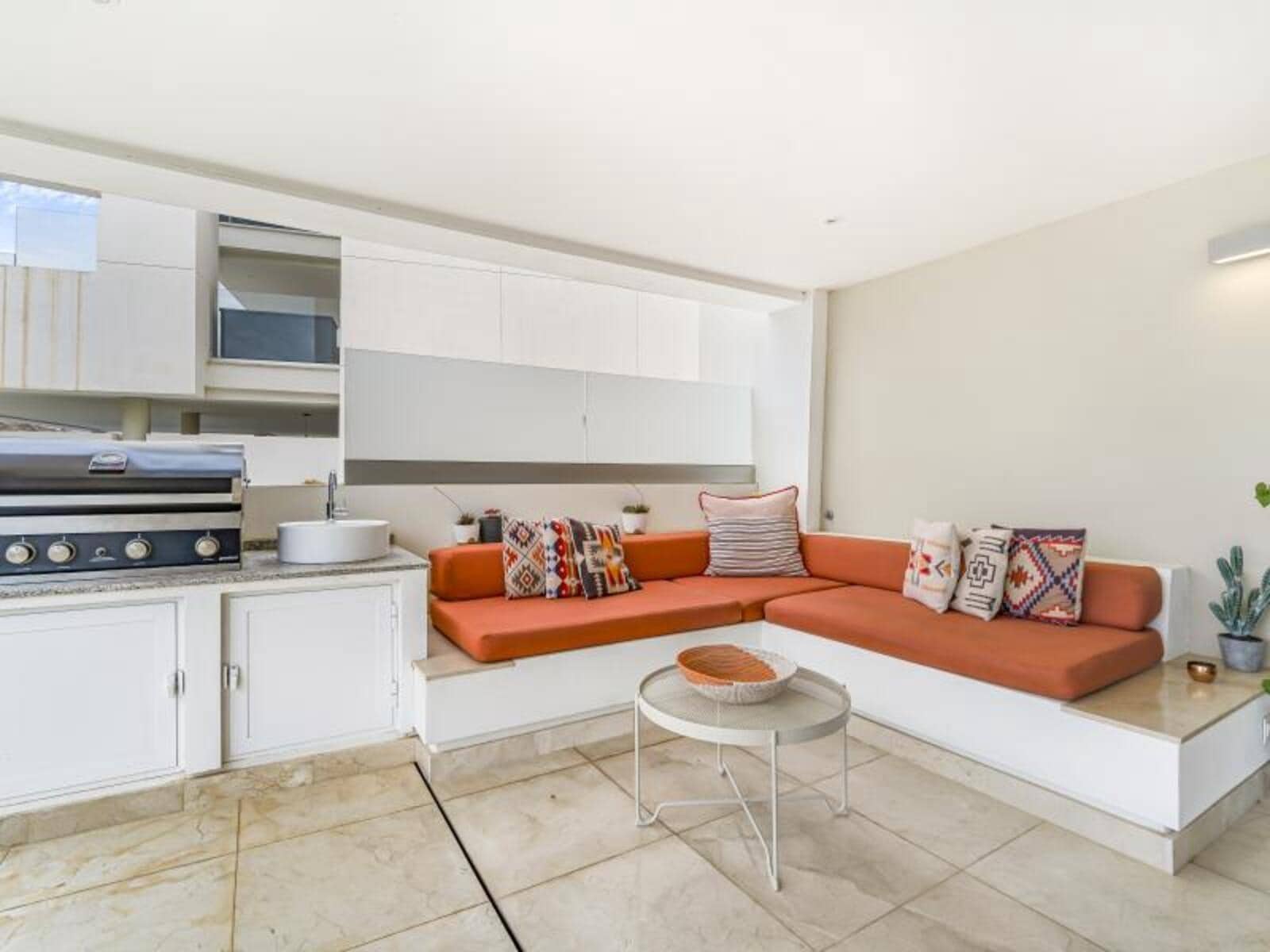 2 soveværelse Lejlighed til salg i Nueva Andalucia med swimmingpool garage - € 850.000 (Ref: 8682486)