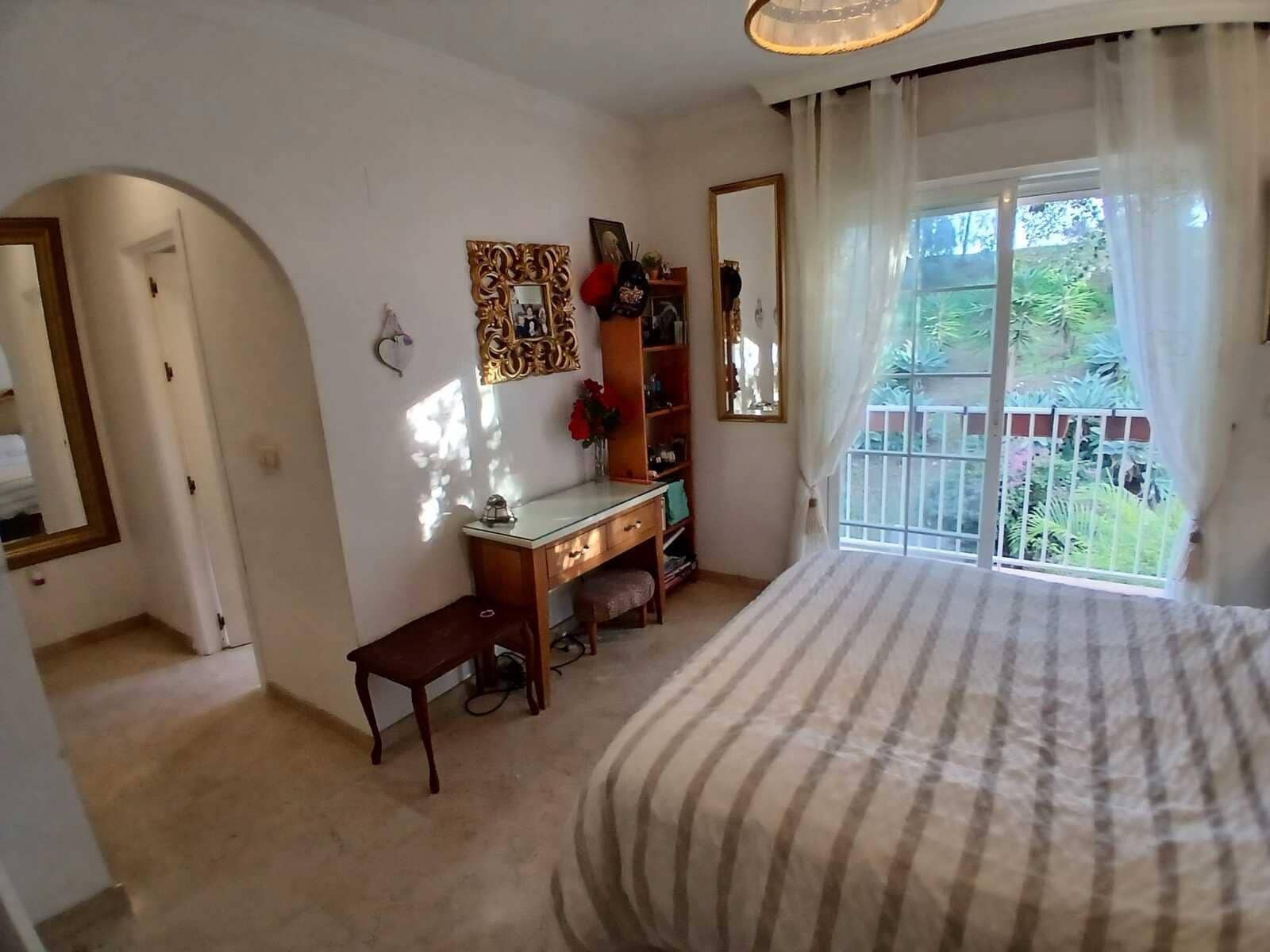 3 soverom Rekkehus til salgs i Aloha Golf med svømmebasseng garasje - € 543 000 (Ref: 8689216)