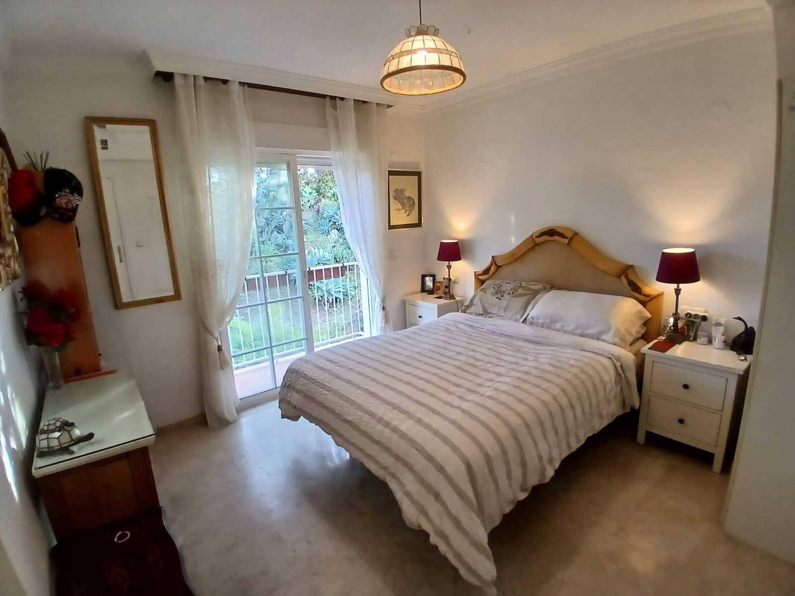 3 soverom Rekkehus til salgs i Aloha Golf med svømmebasseng garasje - € 543 000 (Ref: 8689216)