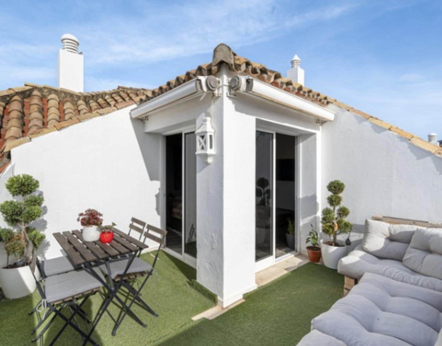 2 sypialnia Penthouse na sprzedaż w Marbella z basenem - 650 000 € (Ref: 8727916)