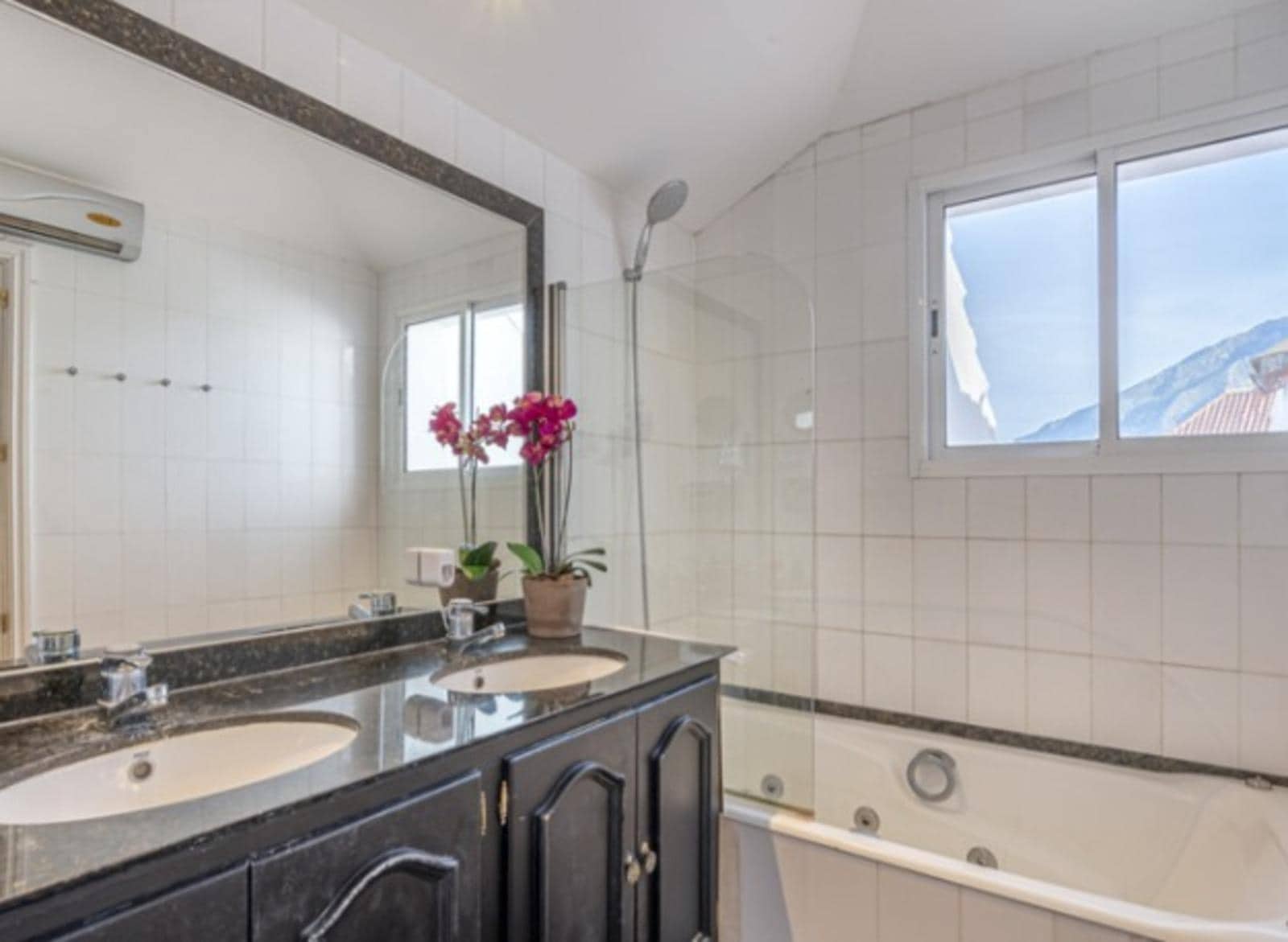 2 sypialnia Penthouse na sprzedaż w Marbella z basenem - 650 000 € (Ref: 8727916)