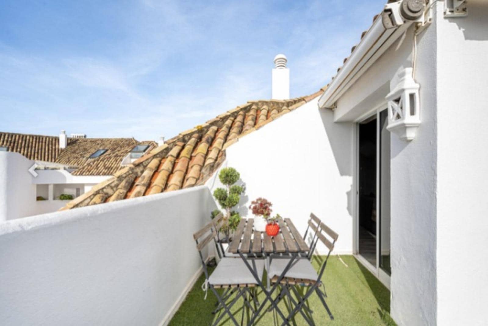 2 sypialnia Penthouse na sprzedaż w Marbella z basenem - 650 000 € (Ref: 8727916)