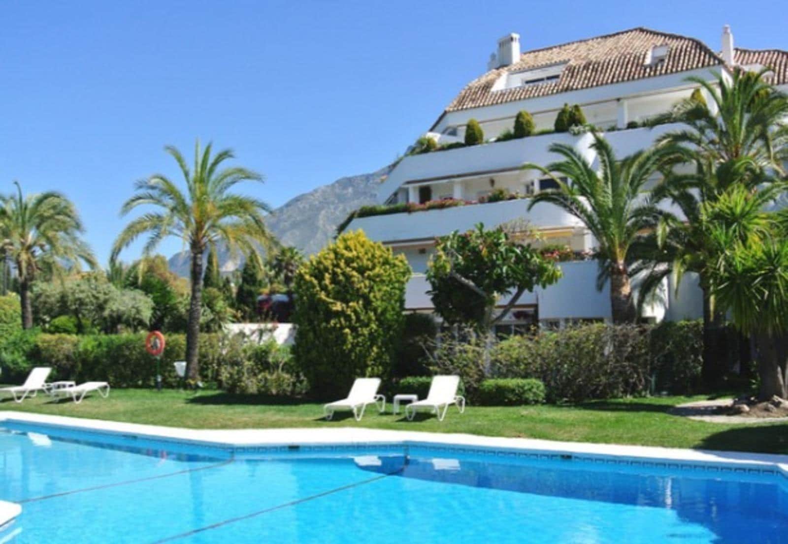 2 sypialnia Penthouse na sprzedaż w Marbella z basenem - 650 000 € (Ref: 8727916)