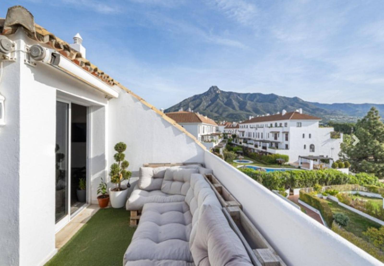2 sypialnia Penthouse na sprzedaż w Marbella z basenem - 650 000 € (Ref: 8727916)