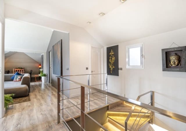 2 sypialnia Penthouse na sprzedaż w Marbella z basenem - 650 000 € (Ref: 8727916)