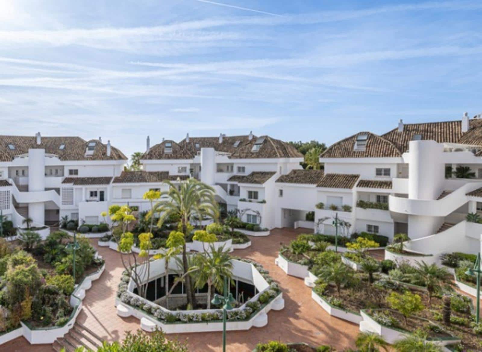 2 sypialnia Penthouse na sprzedaż w Marbella z basenem - 650 000 € (Ref: 8727916)