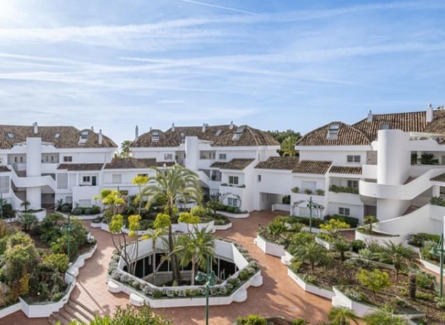 2 sypialnia Penthouse na sprzedaż w Marbella z basenem - 650 000 € (Ref: 8727916)