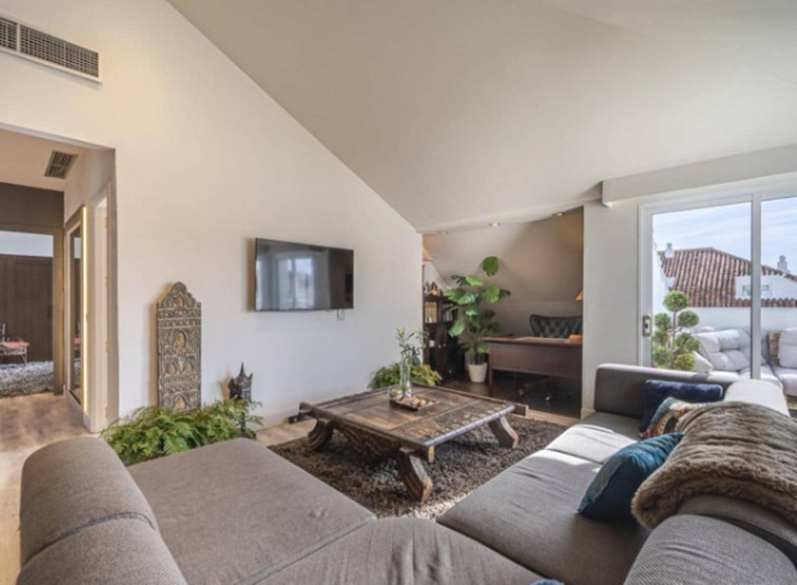 2 sypialnia Penthouse na sprzedaż w Marbella z basenem - 650 000 € (Ref: 8727916)