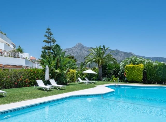 2 sypialnia Penthouse na sprzedaż w Marbella z basenem - 650 000 € (Ref: 8727916)