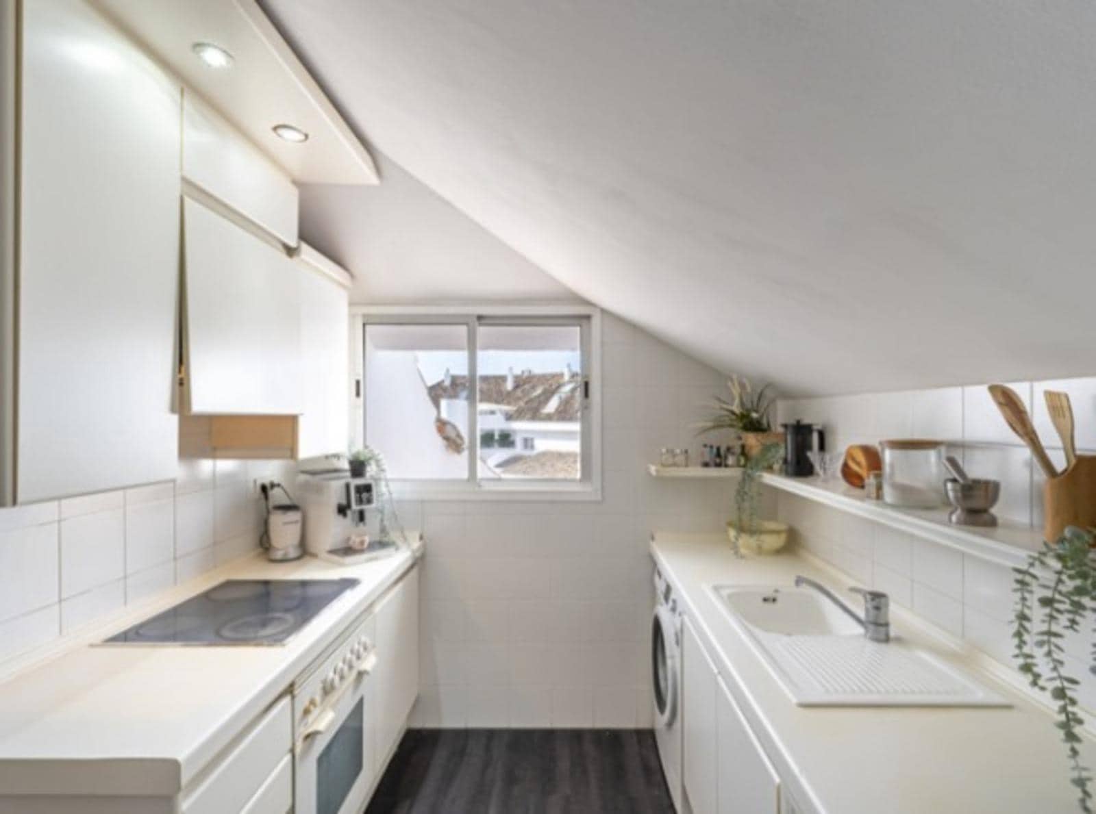 2 sypialnia Penthouse na sprzedaż w Marbella z basenem - 650 000 € (Ref: 8727916)