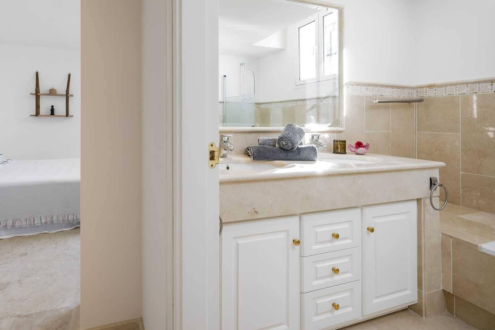 6 soverom Villa til salgs i Marbella med svømmebasseng garasje - € 3 990 000 (Ref: 8735555)