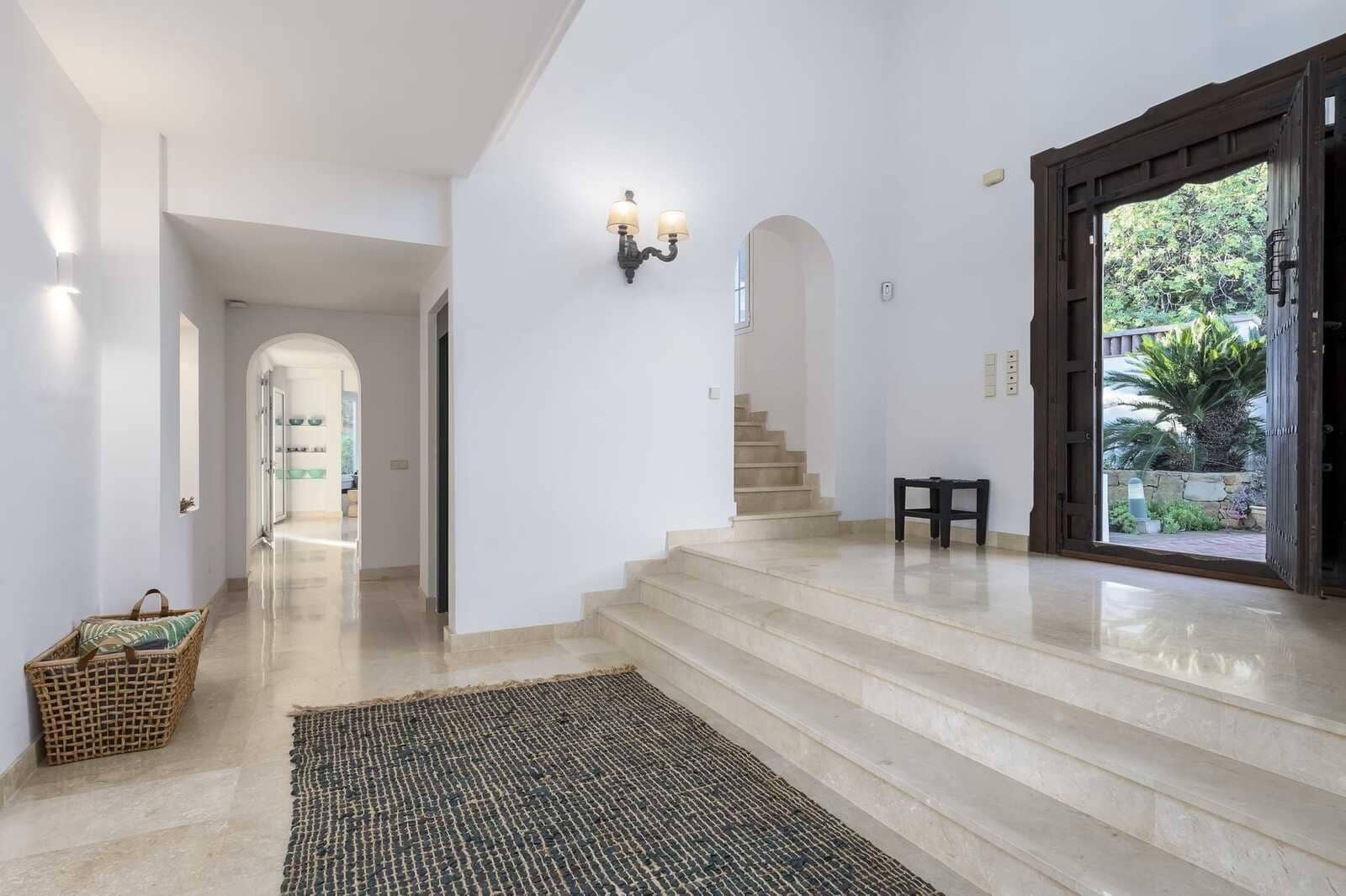 6 soverom Villa til salgs i Marbella med svømmebasseng garasje - € 3 990 000 (Ref: 8735555)