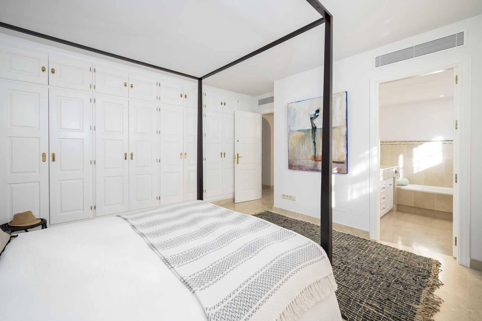 6 soverom Villa til salgs i Marbella med svømmebasseng garasje - € 3 990 000 (Ref: 8735555)