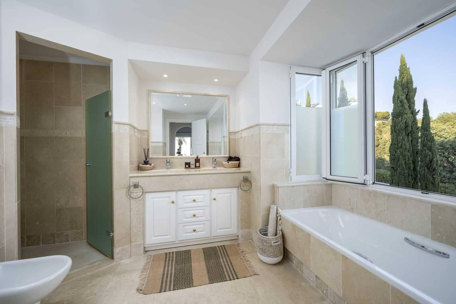 6 soverom Villa til salgs i Marbella med svømmebasseng garasje - € 3 990 000 (Ref: 8735555)