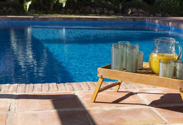 6 soverom Villa til salgs i Alto de los Monteros, Marbella med svømmebasseng garasje - € 3 990 000 (Ref: 8735555)