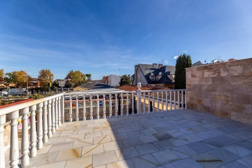 6 soveværelse Villa til salg i Madrid by med swimmingpool garage - € 1.200.000 (Ref: 8760333)