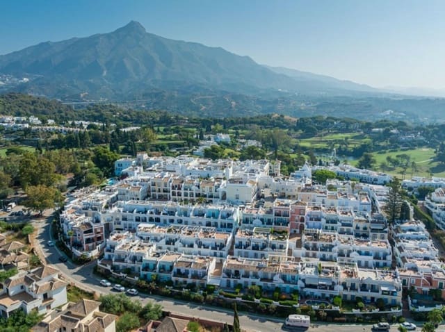 2 makuuhuone Rivitalo myytävänä paikassa Marbella mukana uima-altaan 
autotalli - 595 000 € (Ref: 8778518)