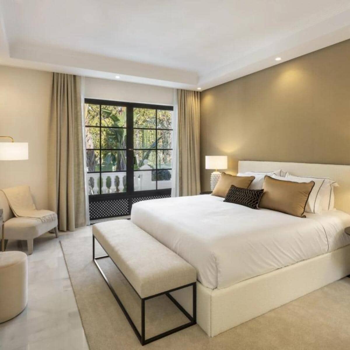 12 bedroom Villa for sale in Marbella with pool garage - € 10,850,000 (Ref: 8784015)