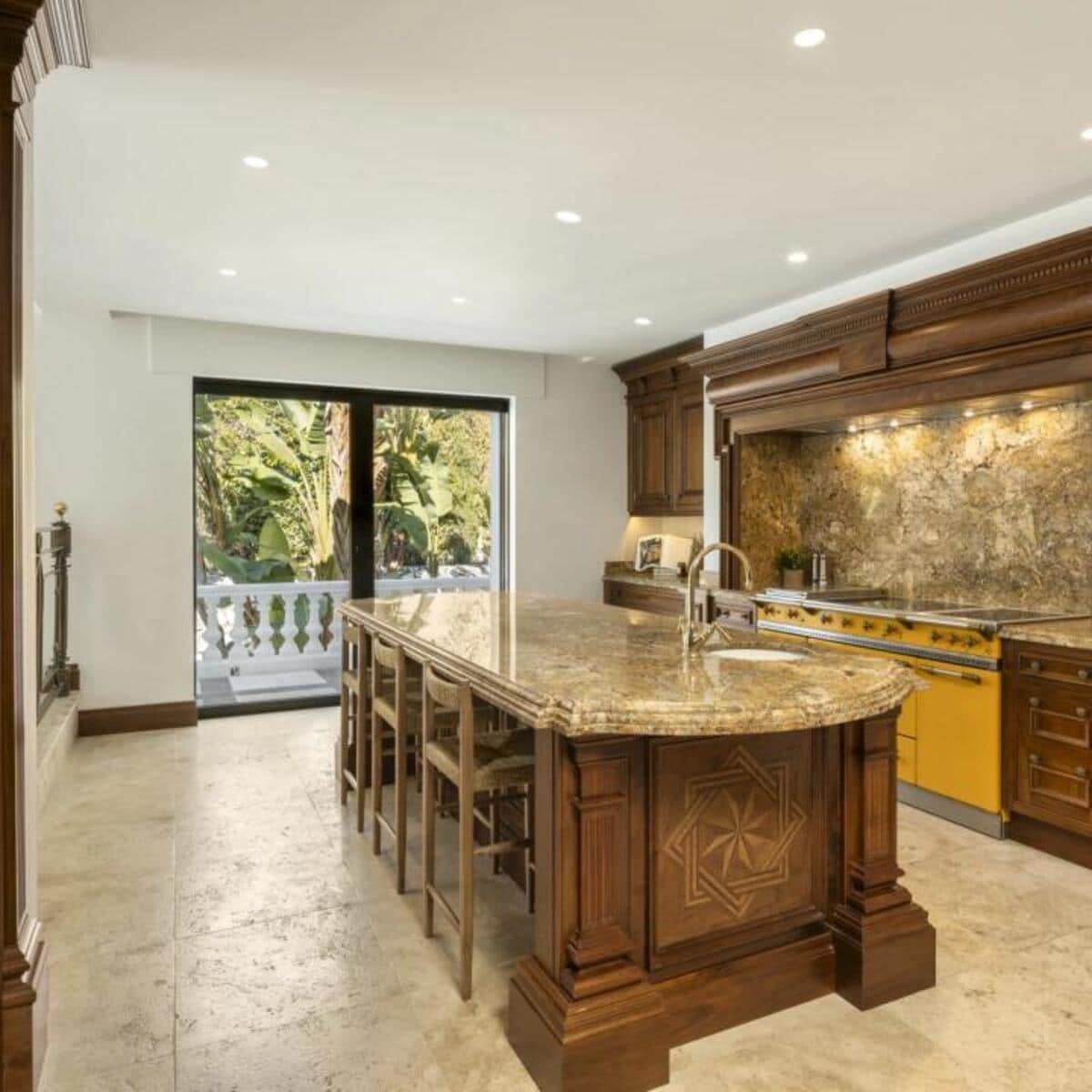 12 bedroom Villa for sale in Marbella with pool garage - € 10,850,000 (Ref: 8784015)