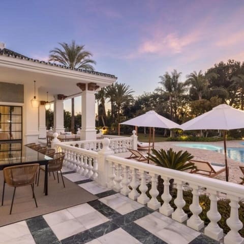 Chalet de 12 habitaciones en Marbella en venta con piscina garaje - 10.850.000 € (Ref: 8784015)