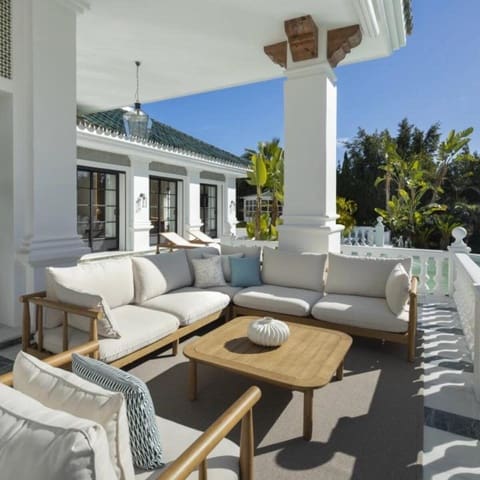 Chalet de 12 habitaciones en Marbella en venta con piscina garaje - 10.850.000 € (Ref: 8784015)