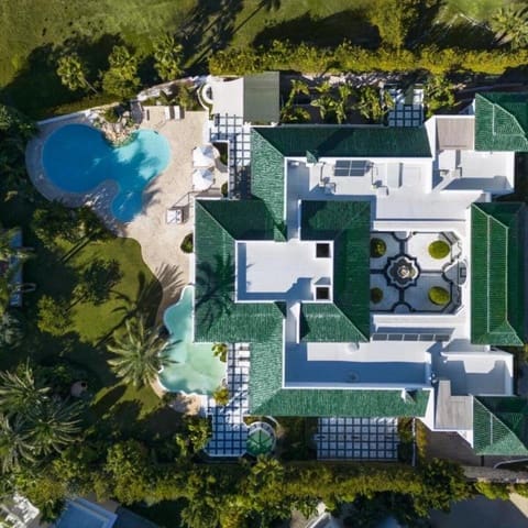 Chalet de 12 habitaciones en Marbella en venta con piscina garaje - 10.850.000 € (Ref: 8784015)