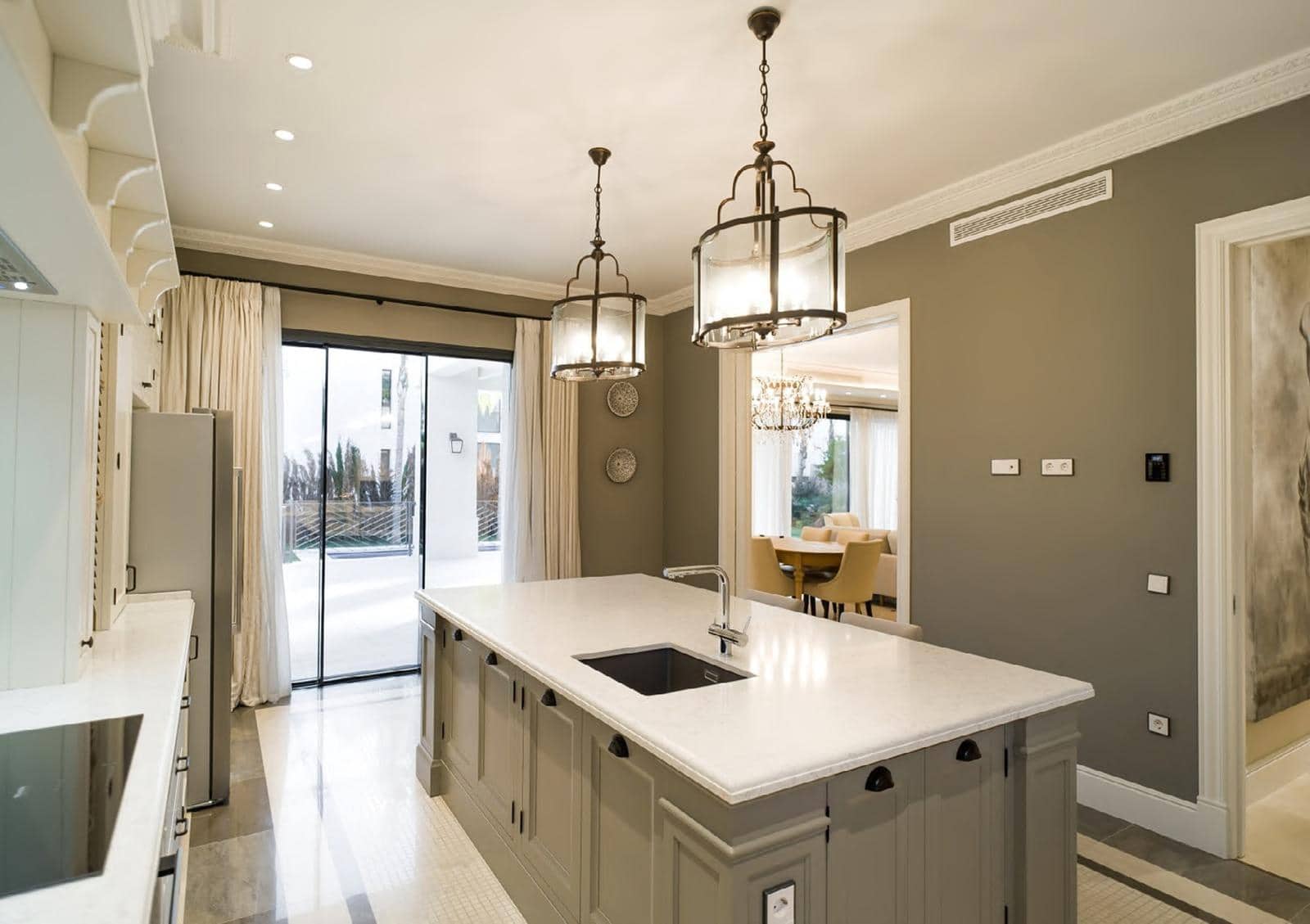 6 bedroom Villa for sale in Nueva Andalucia with pool garage - € 3,650,000 (Ref: 8784016)