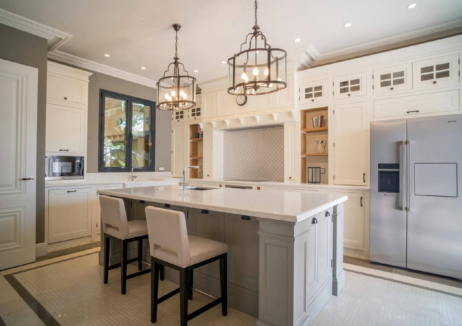 6 bedroom Villa for sale in Nueva Andalucia with pool garage - € 3,650,000 (Ref: 8784016)