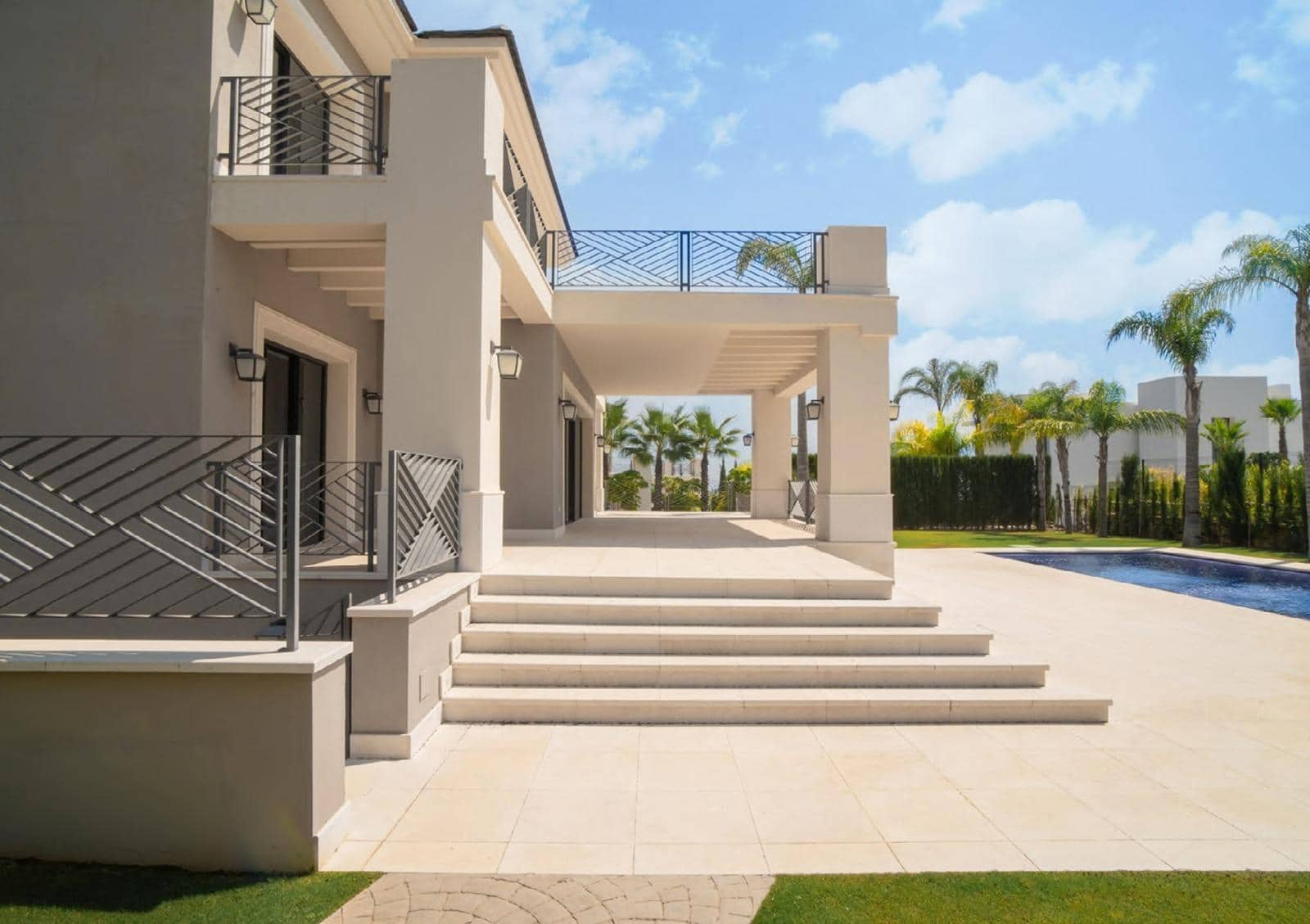 6 bedroom Villa for sale in Nueva Andalucia with pool garage - € 3,650,000 (Ref: 8784016)