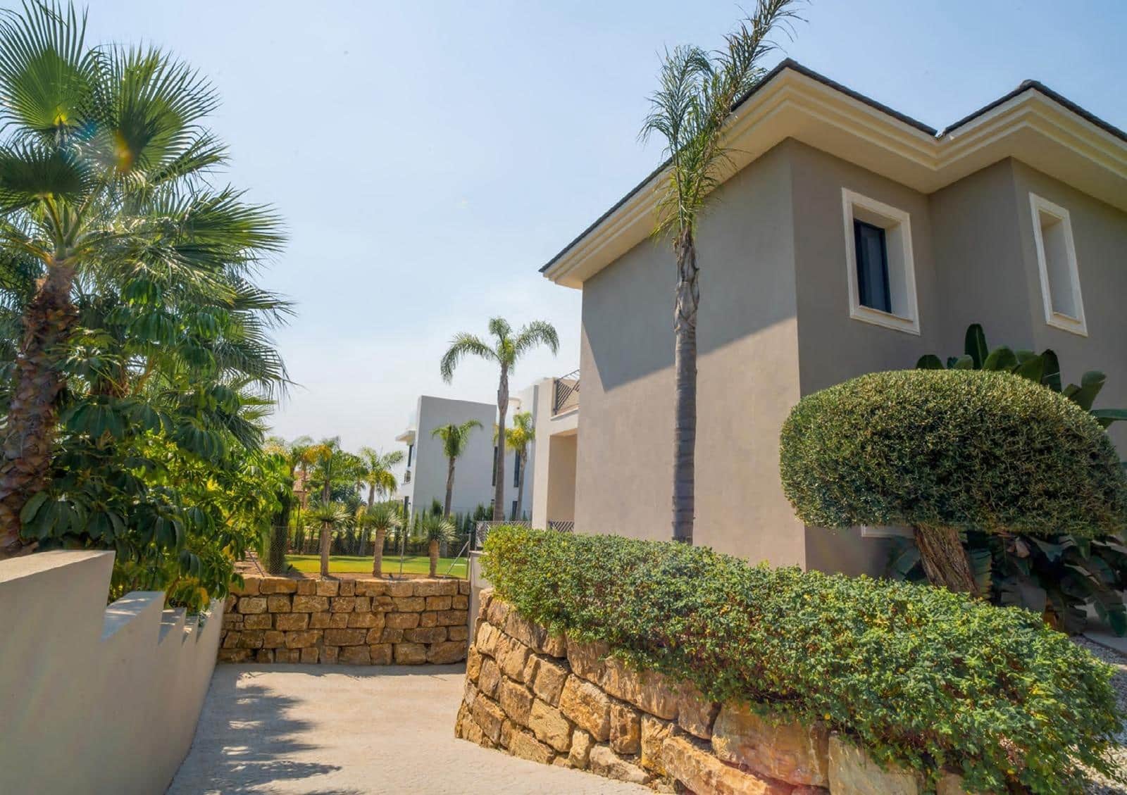 6 bedroom Villa for sale in Nueva Andalucia with pool garage - € 3,650,000 (Ref: 8784016)