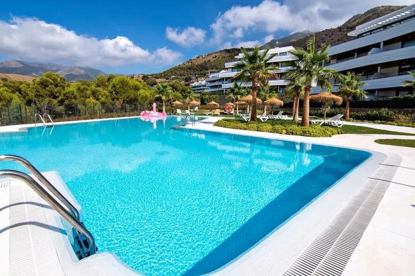 2 soverom Leilighet til salgs i Fuengirola med svømmebasseng garasje - € 595 000 (Ref: 8813165)