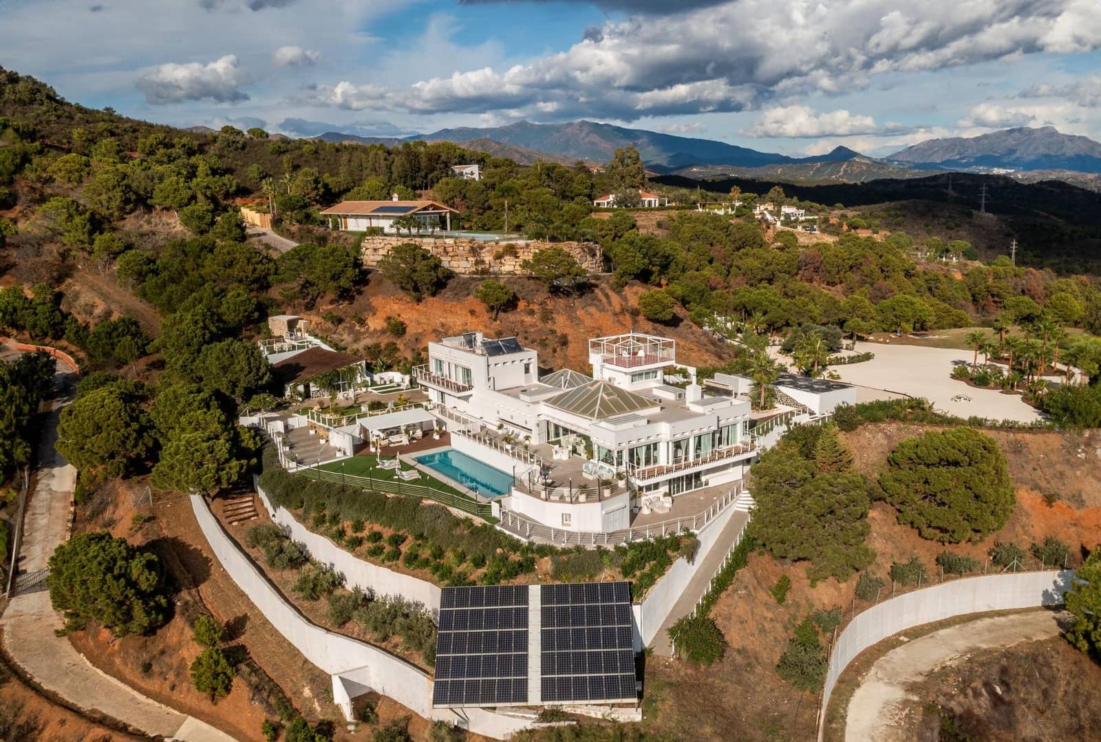 7 soverom Villa til salgs i Estepona med svømmebasseng garasje - € 4 840 000 (Ref: 8813166)