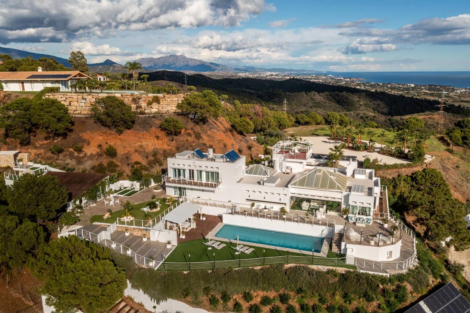 7 soverom Villa til salgs i Estepona med svømmebasseng garasje - € 4 840 000 (Ref: 8813166)