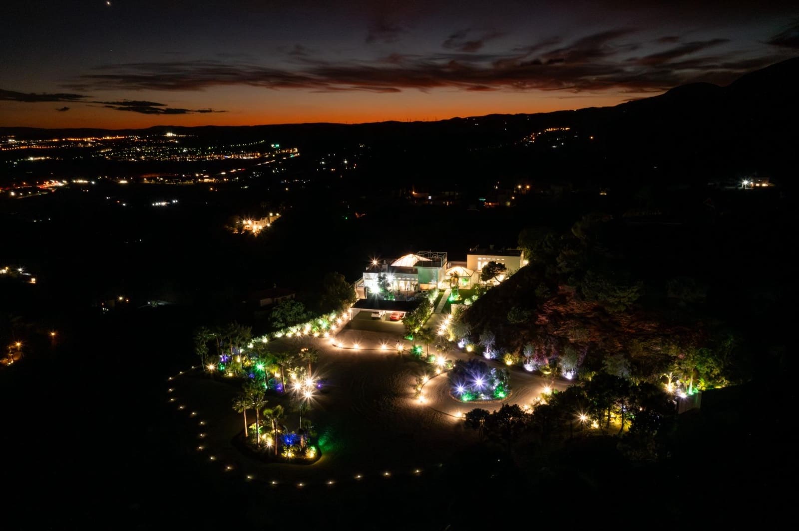 7 soverom Villa til salgs i Estepona med svømmebasseng garasje - € 4 840 000 (Ref: 8813166)