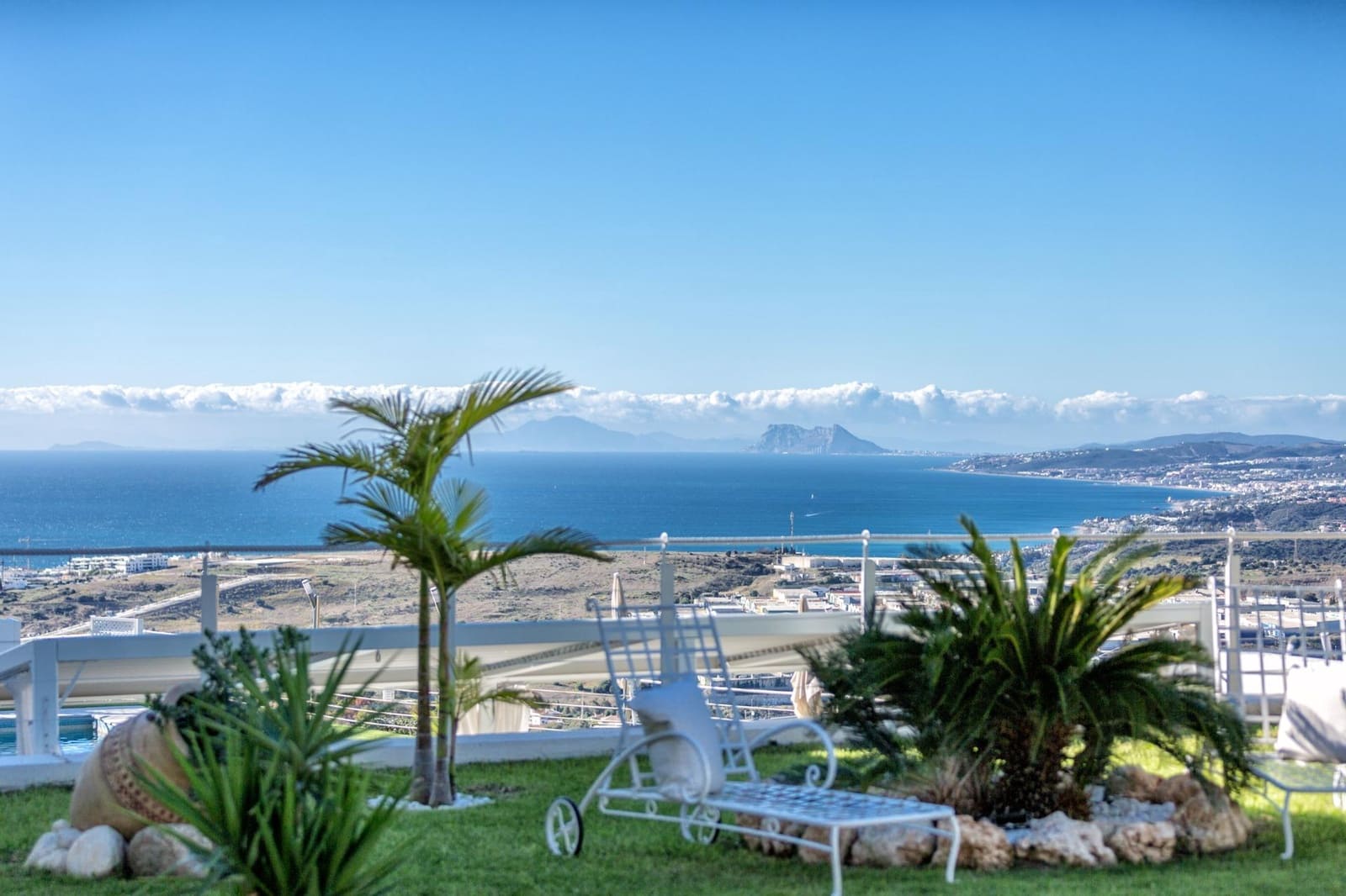 7 soverom Villa til salgs i Estepona med svømmebasseng garasje - € 4 840 000 (Ref: 8813166)