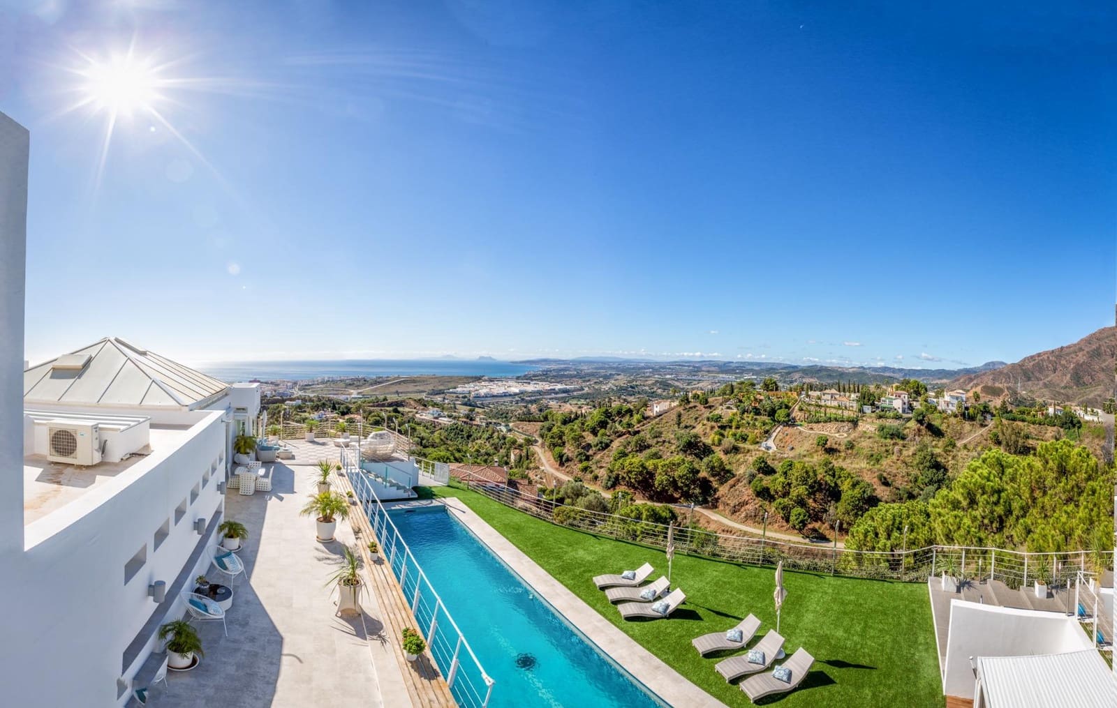 7 soverom Villa til salgs i Estepona med svømmebasseng garasje - € 4 840 000 (Ref: 8813166)