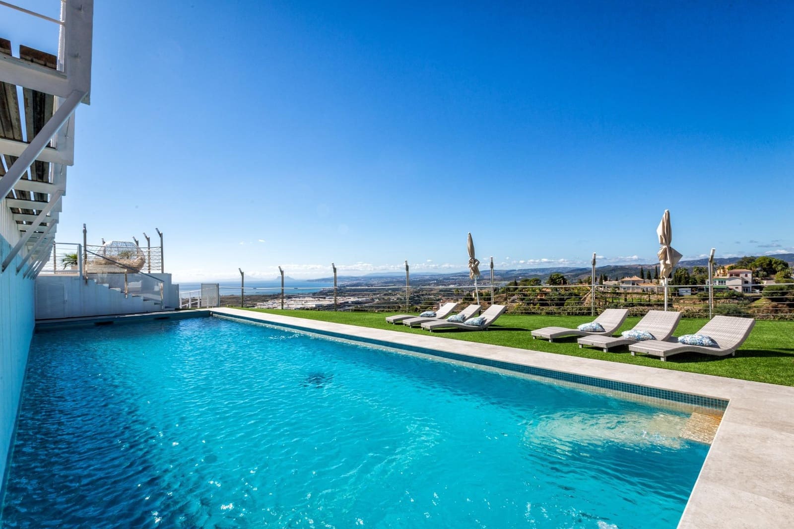 7 soverom Villa til salgs i Estepona med svømmebasseng garasje - € 4 840 000 (Ref: 8813166)